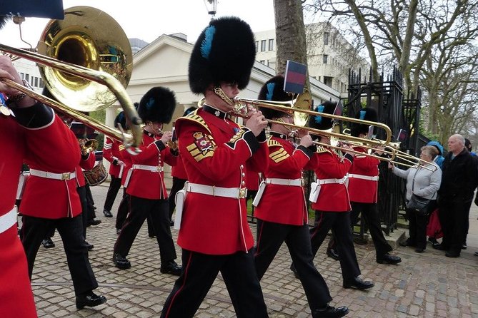 Changing of the Guard Guided Walking Tour in London - How your guide gets you better angles without the all-day grind