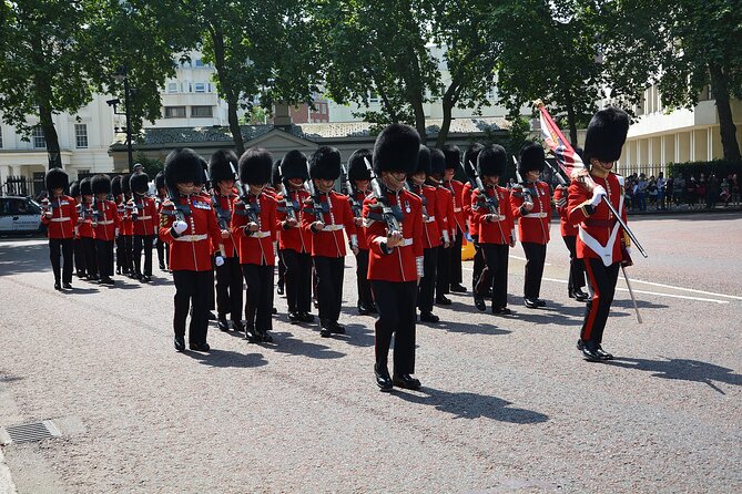 Changing of the Guard Walking Tour - The guide factor: the real reason people rave about this