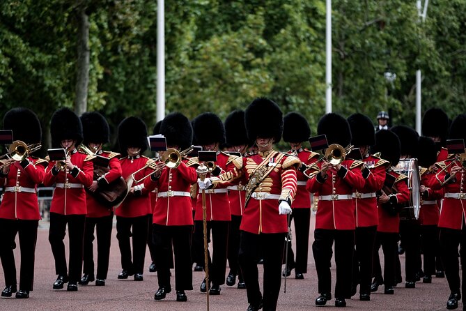 Changing of the Guard Walking Tour - Where you meet, where you finish, and how the day moves