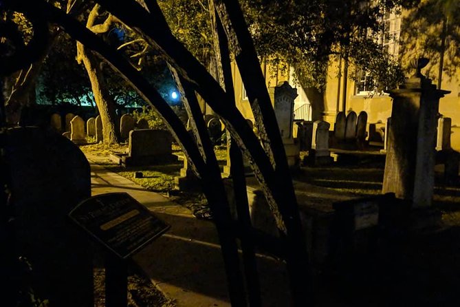 Charleston Ghost & Graveyard Night-Time Guided Walking Tour - Why a Charleston ghost tour feels different in the Historic District