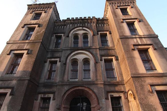 Charleston Haunted Jail Night-Time Walking Tour with Admission to Old City Jail - The guide can make or break it: Sarah and Jerry’s impact