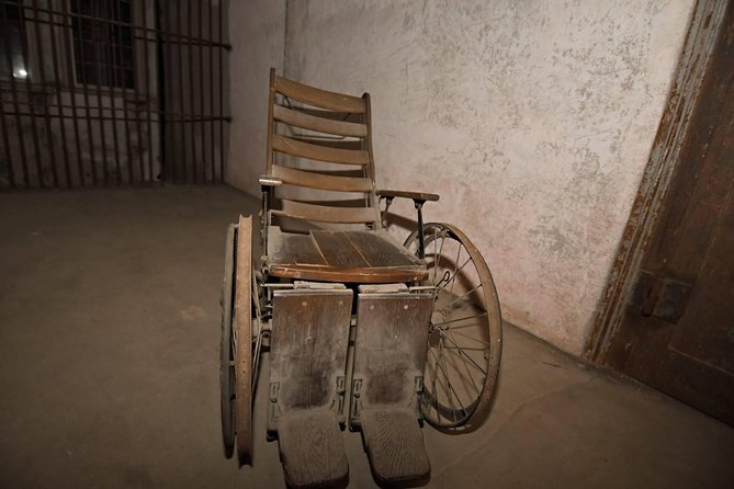Charleston Haunted Jail Night-Time Walking Tour with Admission to Old City Jail - Who this haunted jail tour is best for (and who should skip it)