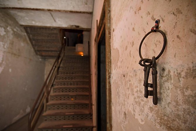 Charleston Haunted Jail Night-Time Walking Tour with Admission to Old City Jail - Starting at 21 Magazine Street: how the night walk sets the tone
