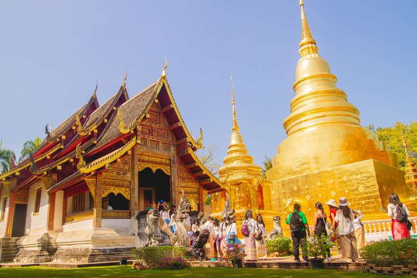Chiang Mai: 3 Hour Old City and Temples Guided Walking Tour - Wat Chedi Luang: Chiang Mai’s Largest Stupa and Lanna-Style Details