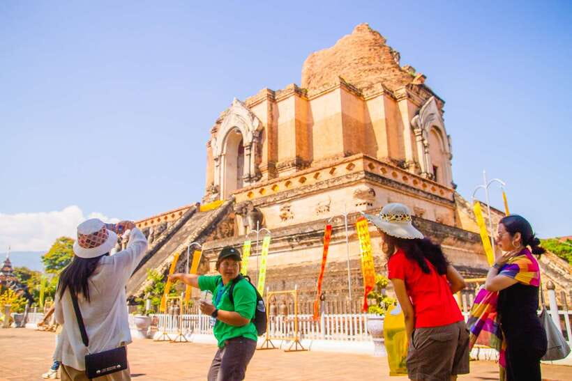 Chiang Mai: 3 Hour Old City and Temples Guided Walking Tour - What the Guide Really Adds (Beyond Dates and Doors)