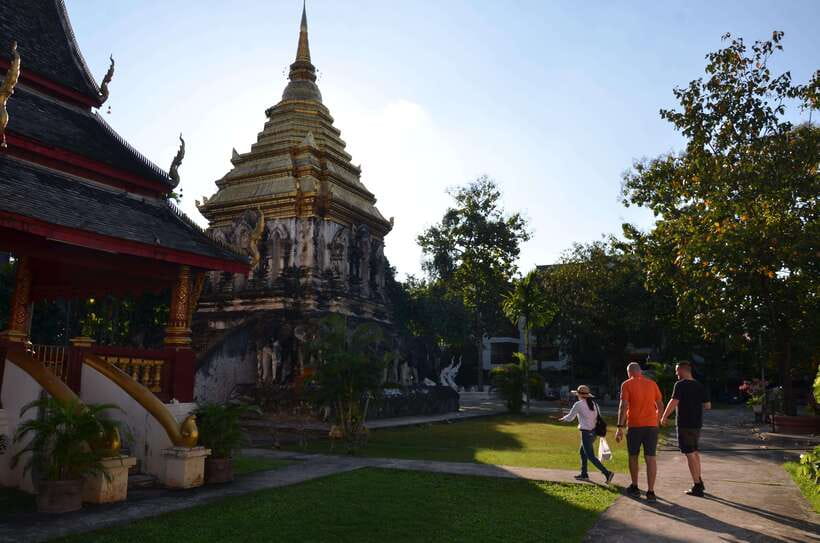 Chiang Mai: Historic Temples and City Guided Walking Tour - First stop: Wat Chiang Man and the 1296 starting point