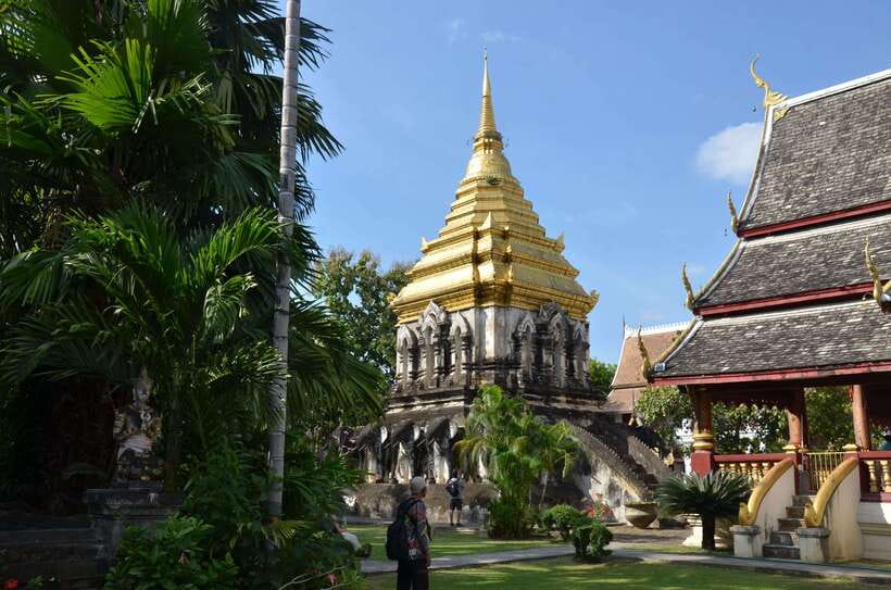 Chiang Mai: Historic Temples and City Guided Walking Tour - Wat Phra Singh: classic Lanna architecture you can spot