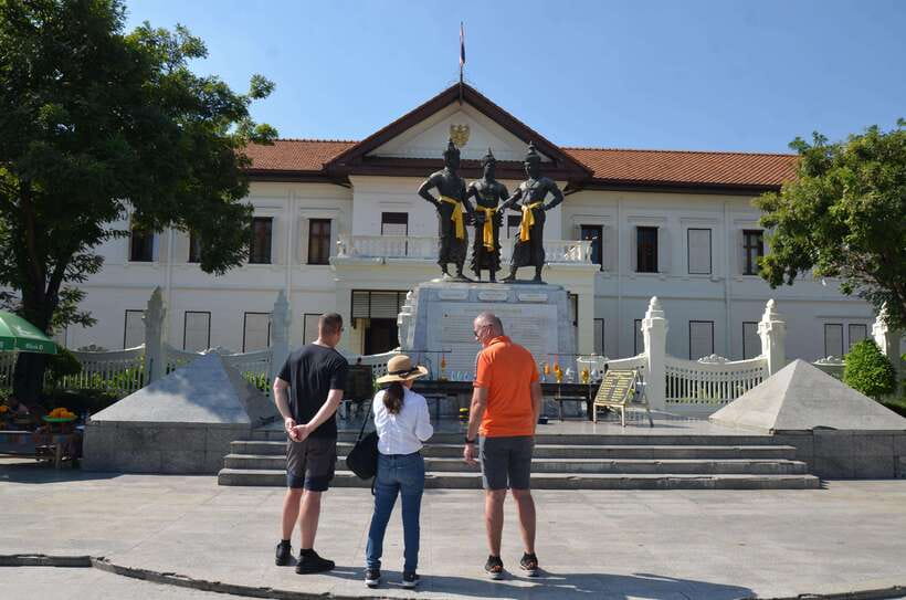 Chiang Mai: Historic Temples and City Guided Walking Tour - Wat Chedi Luang: the ruined chedi plus the Buddha inside