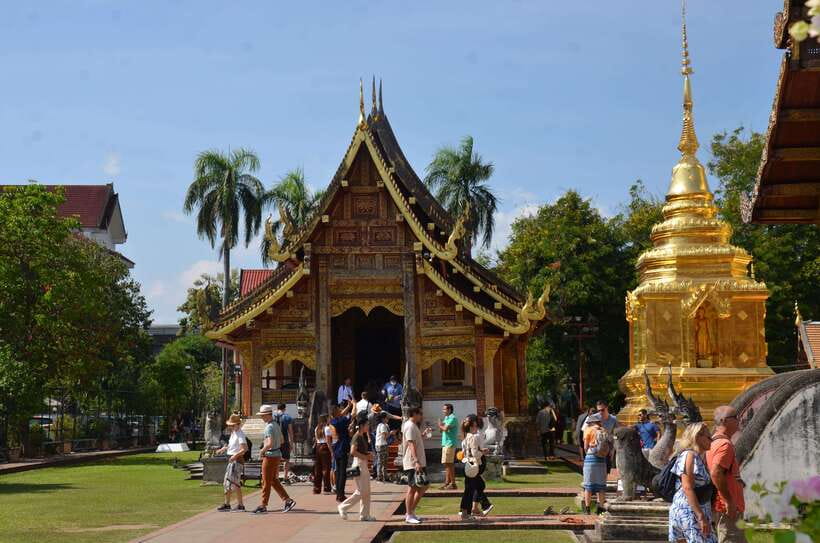 Chiang Mai: Historic Temples and City Guided Walking Tour - Three Kings Monument: the old city “map” moment
