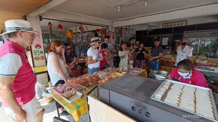 Chiang Mai: Local Food and Markets Guided Walking Tour - What the price really buys you (and what you should budget extra)