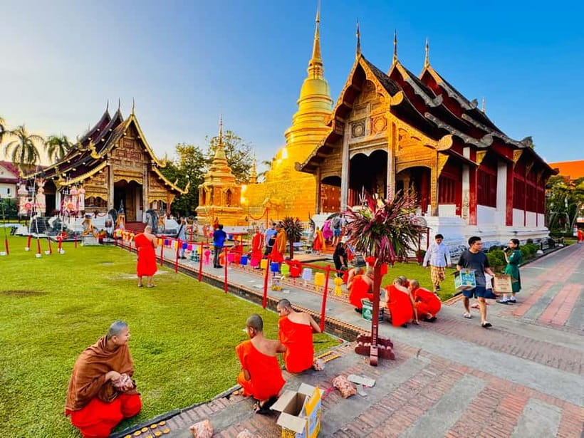 Chiang Mai: Temple And City Walking Tour Part I - A smart 08.20 am start in Chiang Mai’s old-city heat