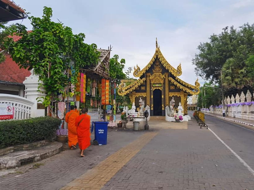Chiang Mai: Temple And City Walking Tour Part I - Temple dress and rules: plan your outfit before you go