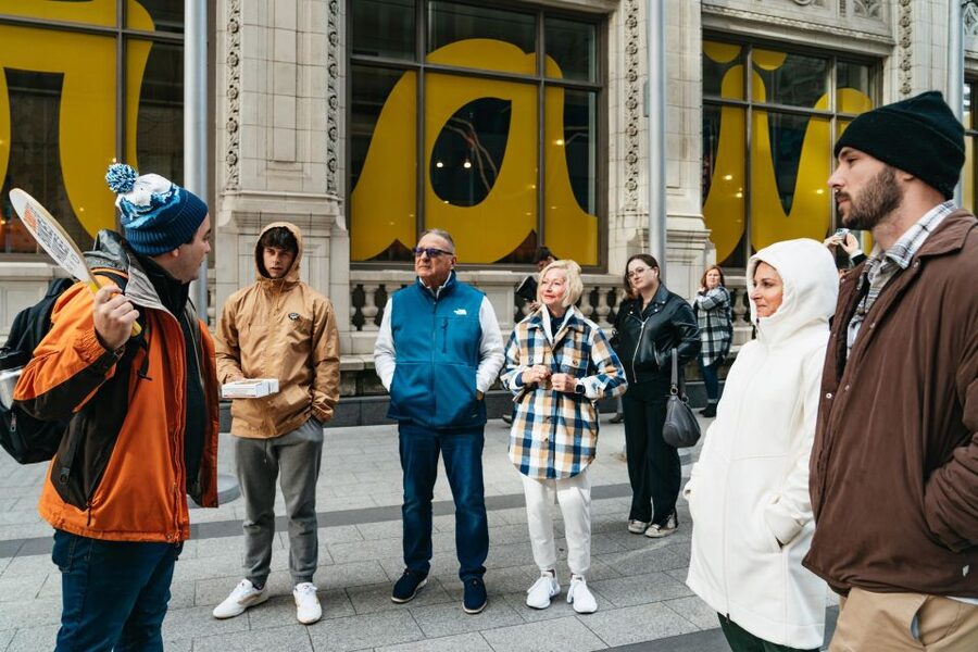 Chicago: Classic Food & Walking Tour with Free Bike or Kayak - What to bring (and what to skip) so the walk stays easy