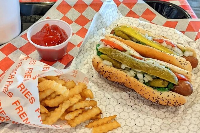 Chicago Gangster and Food Walking Tour - Stop 2 in Gold Coast: Chicago Dawg at a Long-Running Counter