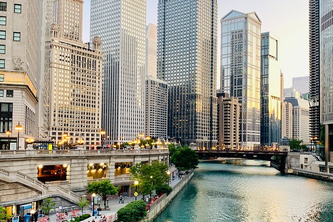 Chicago Mobs and Haunts Walking Tour - Stop 1: Congress Plaza Hotel tales and the haunted-hotel factor