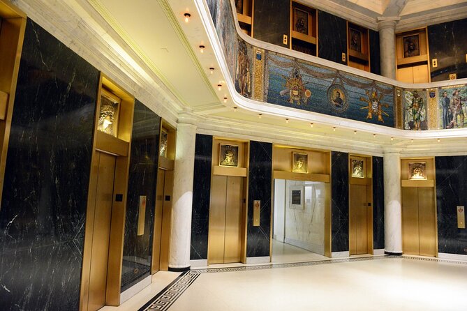 Chicago's Secret Interiors Architectural Walking Tour - The Loop start: from art deco to the money-canyon feeling