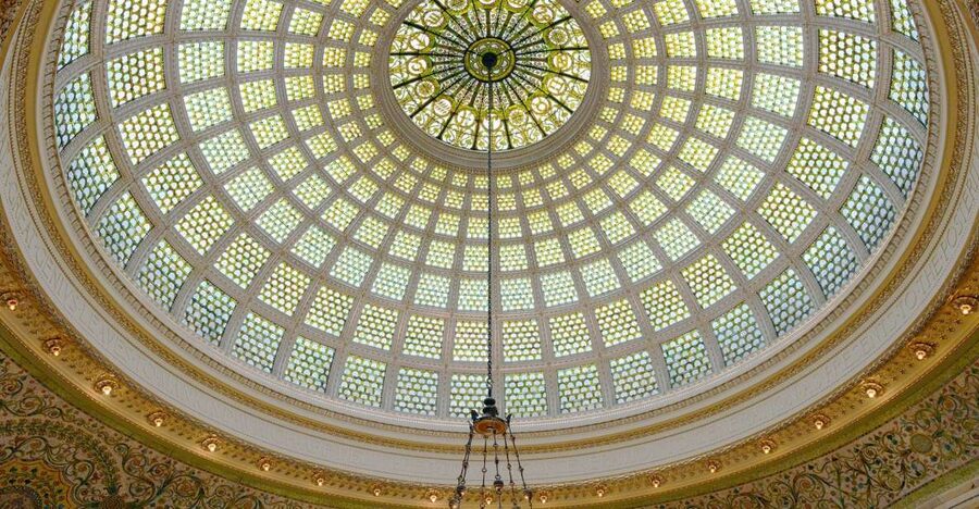 Chicago: Treasures of the Golden Age Walking Tour - Start at 111 East Wacker Drive: the CAC exhibits warm-up