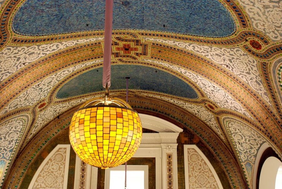 Chicago: Treasures of the Golden Age Walking Tour - Palmer House: a restored 1920s hotel with old-school polish