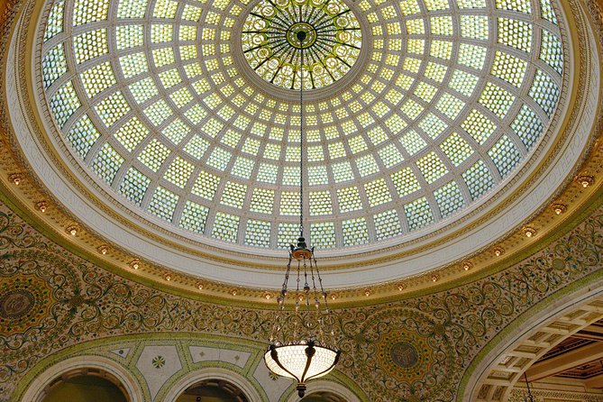 Chicago Walking Tour: Historic Treasures of Chicago - Starting at 111 E Wacker: The Chicago Architecture Center Galleries Setup