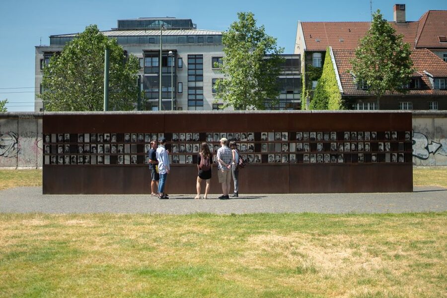 Cold War, Berlin Wall, Spies and the East Side Gallery - Friedrichshain and the death strip: where the fear becomes real