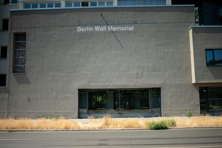 Cold War, Berlin Wall, Spies and the East Side Gallery - Meet at Friedrichstraße and start with the Wall story in mind