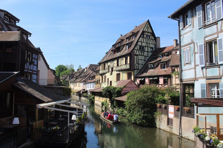 Colmar: Highlights Walking Tour and Wine Tasting - Where the tour starts: Parc du Champ de Mars and fontaine Bruat