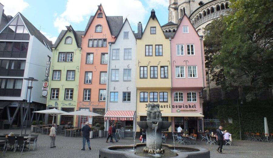 Cologne: Night Watchman Old Town Walking Tour - Lantern stories and the tradition of full-hour proclamations