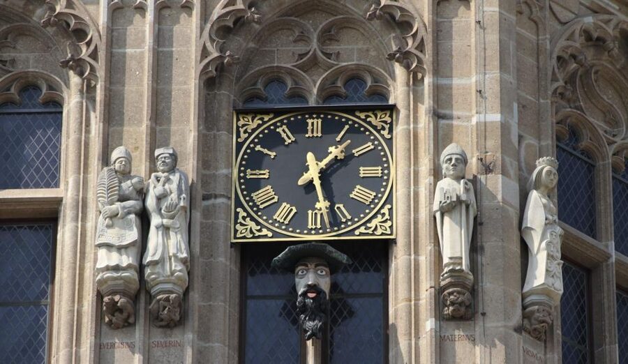 Cologne: Night Watchman Old Town Walking Tour - Medieval oddballs you’ll actually remember: pigs and dogs in Cologne