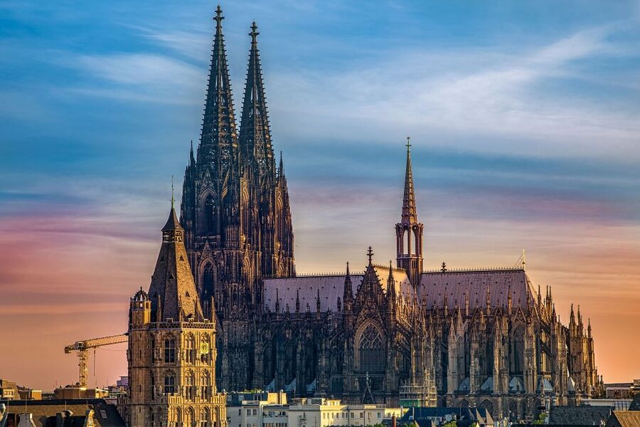 Cologne: Old Town Highlights Walking Tour - Price and Logistics: Getting $34 Worth of Cologne