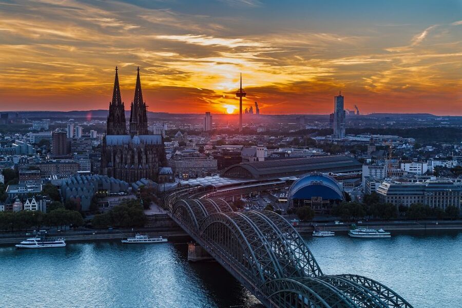 Cologne: Old Town Highlights Walking Tour - Hohenzollern Bridge to the Rhine: Views That Explain the City
