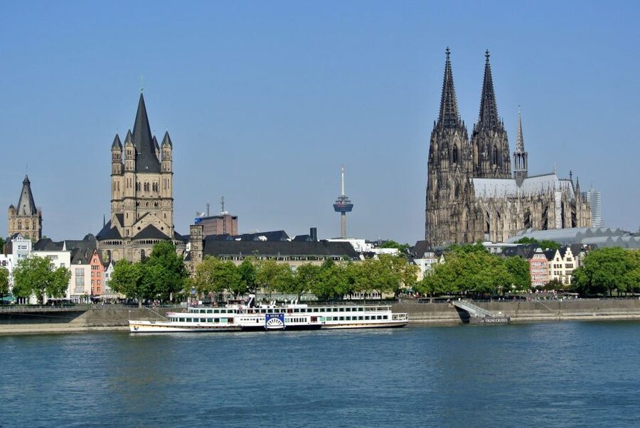 Cologne: Old Town Highlights Walking Tour - The Largest Romanesque Church Stop and the Fairy-Tale Finish at the Dom