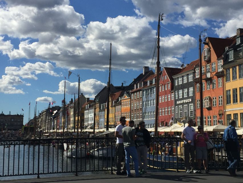 Copenhagen: Guided Walking Tour - Christiansborg, the Old Stock Exchange, and power you can walk up to