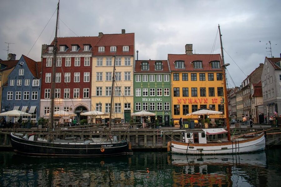 Copenhagen: Guided Walking Tour in French - Tivoli area to City Hall: getting your bearings fast