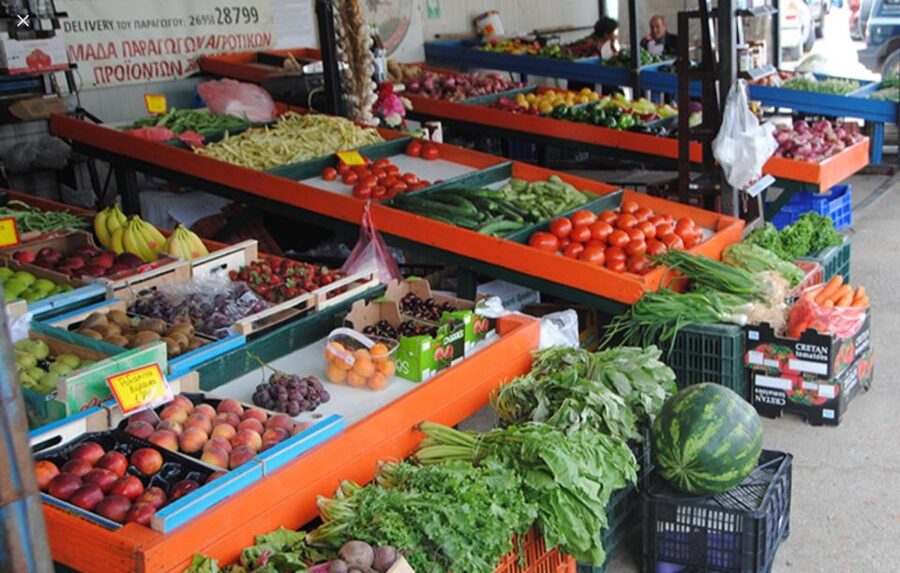 Corfu Town: Guided Walking Tour and Local Food Tastings - Breakfast-style tastings: pies, loukoumades, yogurt, ginger beer