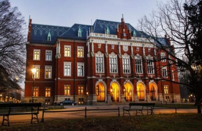 Creepy Krakow: 2-Hour City Walking Tour - Where the Tour Starts and Ends: Hotel Polski to Wawel