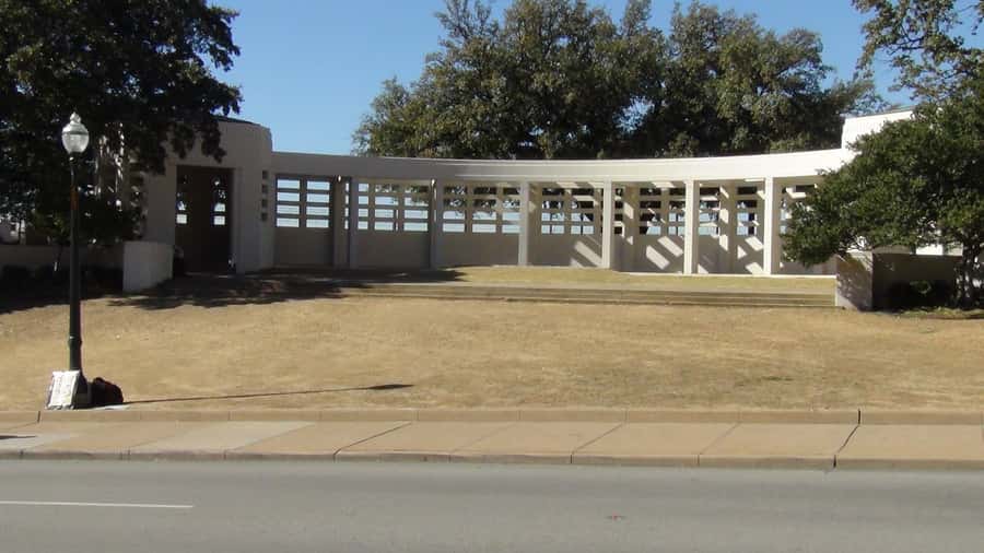 Dallas: JFK Assassination Highlights Walking Tour - Who this tour suits best in Dallas