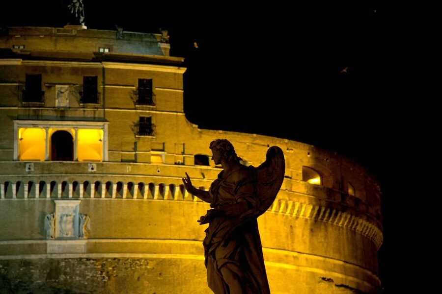 Dark Heart of Rome - Facts, Legend & Mystery Walking Tour - Corso Vittorio Emanuele II: a classic corridor with a different soundtrack