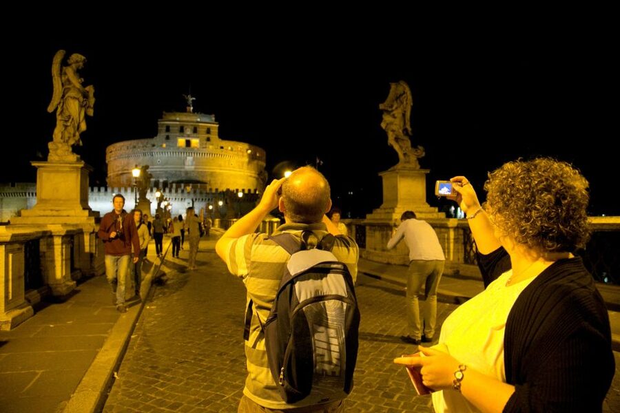 Dark Heart of Rome - Facts, Legend & Mystery Walking Tour - Corso Vittorio Emanuele II to Castel Sant’Angelo: ending with an easy exit