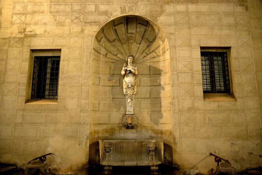 Dark Heart of Rome - Facts, Legend & Mystery Walking Tour - What the guides bring: dark humor with real context