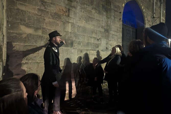 Dark History Walking Tour in Warwick - Meeting point on High Street and how the 90 minutes flow