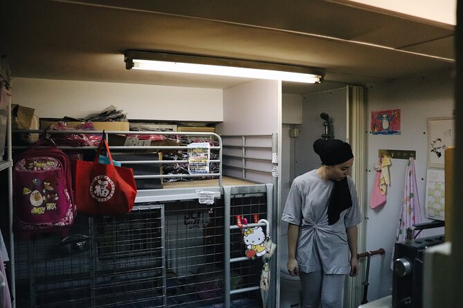 Dark Side of Hong Kong - Kowloon Caged Homes Walking Tour - Getting your bearings: Prince Edward to Sham Shui Po on foot