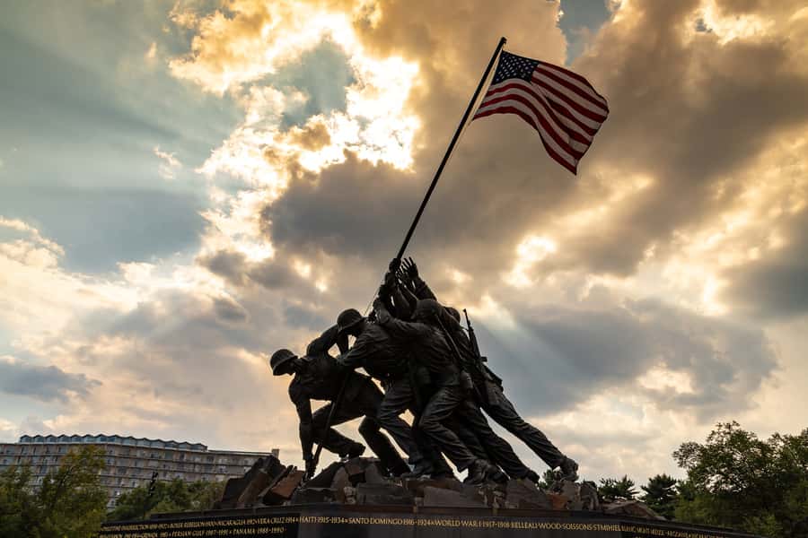 DC: Hop-On Hop-Off with 17 Stops plus Arlington Walking Tour - Lincoln Memorial up close: Honest Abe and the best photo rhythm