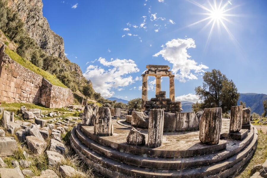 Delphi Guided Walking Tour and Admission Ticket - The 1.5-hour guided walk: what the guide actually does for you