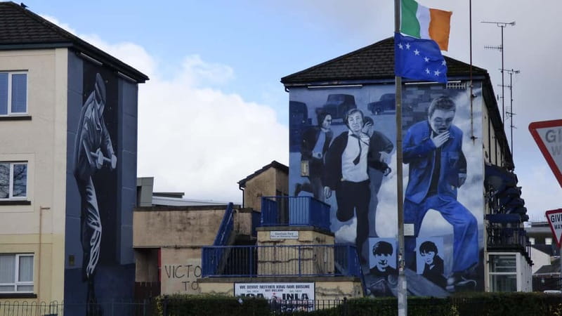 Derry: Bloody Sunday and Bogside Murals Walking Tour - Time, Pace, and What to Pack for a 1.5-Hour Walk