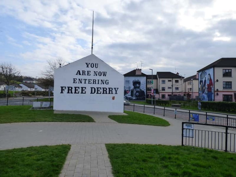 Derry: Bloody Sunday and Bogside Murals Walking Tour - Meeting at the Tower Museum: Start Point and First Impressions