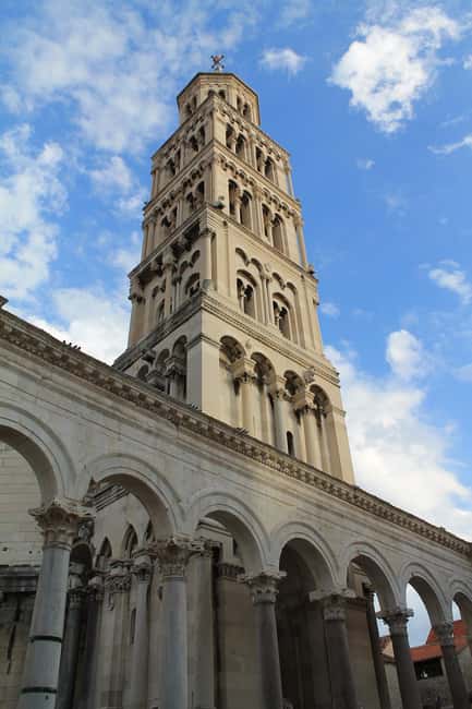 Diocletian's Palace and Old Town SMALL GROUP Walking Tour - Golden Gate Start: Find Your Guide With the Blue Umbrella