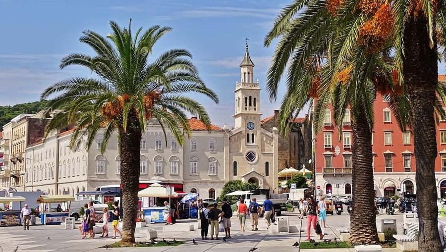Diocletian's Palace and Old Town SMALL GROUP Walking Tour - Golden Gate and the Cathedral of Saint Domnius: Seeing the Links