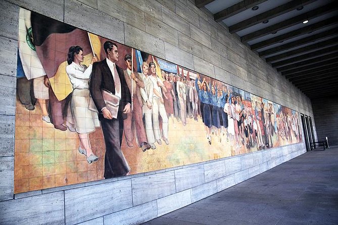 Discover Berlin Half-Day Walking Tour - Checkpoint Charlie and the Berlin Wall: Cold War history at street level