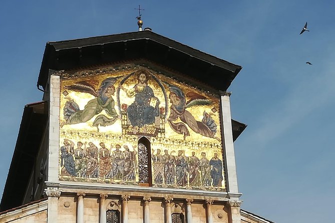 Discover Lucca’s Secrets on a Guided Walking Tour - Pace, Group Size, and the Hearing Reality