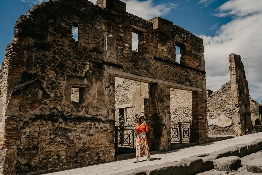 Discover Pompeii: French Walking Tour of the Buried City - The 2-hour Pompeii walk that turns ruins into a story